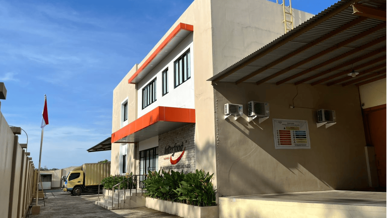Interior gudang Harmoni Warehouse di Medan
